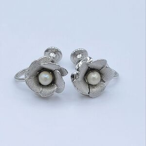 Vintage Silvertone Floral Pearl Earrings #123